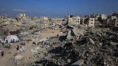 Israeli Tanks Push into Key Gaza City Residential Area