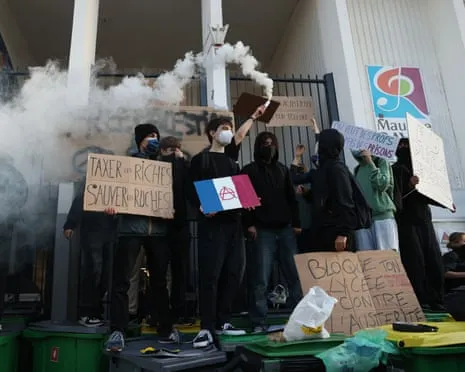 New French Prime Minister Faces Intense Pressure as Nationwide Strikes Paralyze Education and Transportation