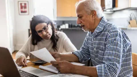Government Retirement Payment Expected to Increase by 4.7 Percent Starting in April