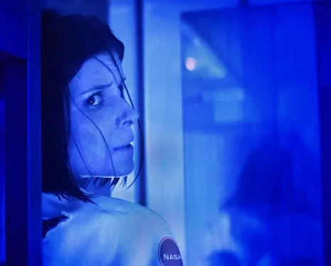 The Astronaut Film Analysis: Tense Moments and Levitating Eggs in a High-End Location