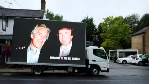 Several Detentions Carried Out Following Donald Trump and Epstein Pictures Displayed on Royal Castle
